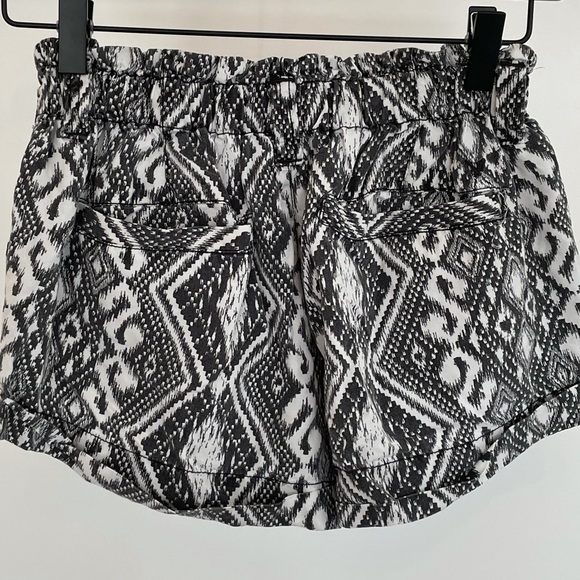 American Eagle Soft Aztec Dressy Shorts Black White Stretchy Pockets Southwest - Picture 2 of 5